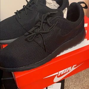 Nike Roshe one black never used